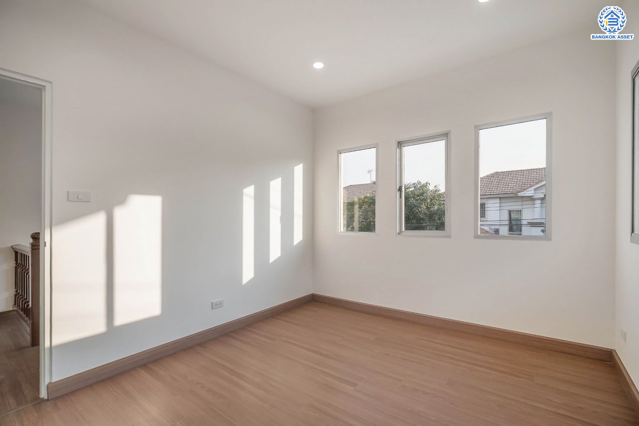 บ้านมือสองตกแต่งใหม่ โครงการ พฤกษาวิลเลจ5 บางใหญ่ เนื้อที่ 51.8 ตร.ว. ฟังก์ชัน 3 ห้องนอน 2 ห้องน้ำ จอดรถได้ 1 คัน เปลี่ยนระบบสุขาภิบาลใหม่ พร้อมเข้าอยู่ บนทำเลเดินทางสะดวก ใกล้รถไฟฟ้าสถานี "คลองบางไผ่" และจุดขึ้นทางด่วน "กาญจนาภิเษก"